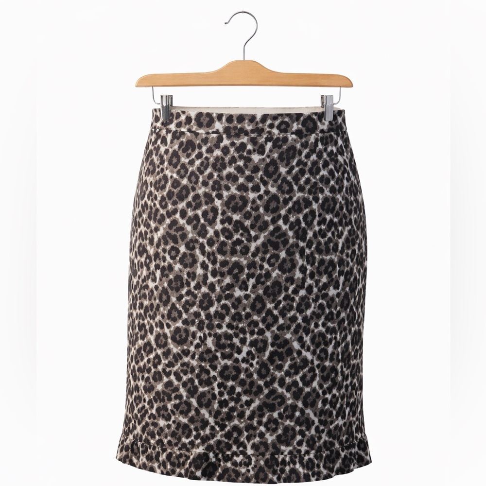 Ann Taylor Leopard Pencil Skirt Ruffed Detail. Size 6. Polished Wardrobe Staple